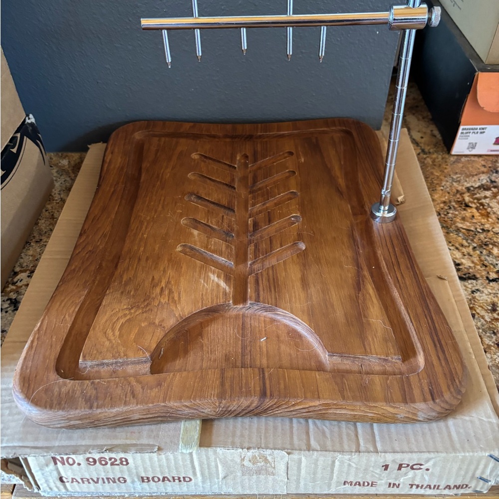 Teakwood Vintage collectible NIB  Goodwood Meat carving board with fishbone groo